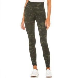 Spanx Look at Me Now seamless camo leggings. 💚